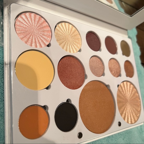 OFRA Cosmetics Pro Palette - Glow Into The Winter - Picture 2 of 10
